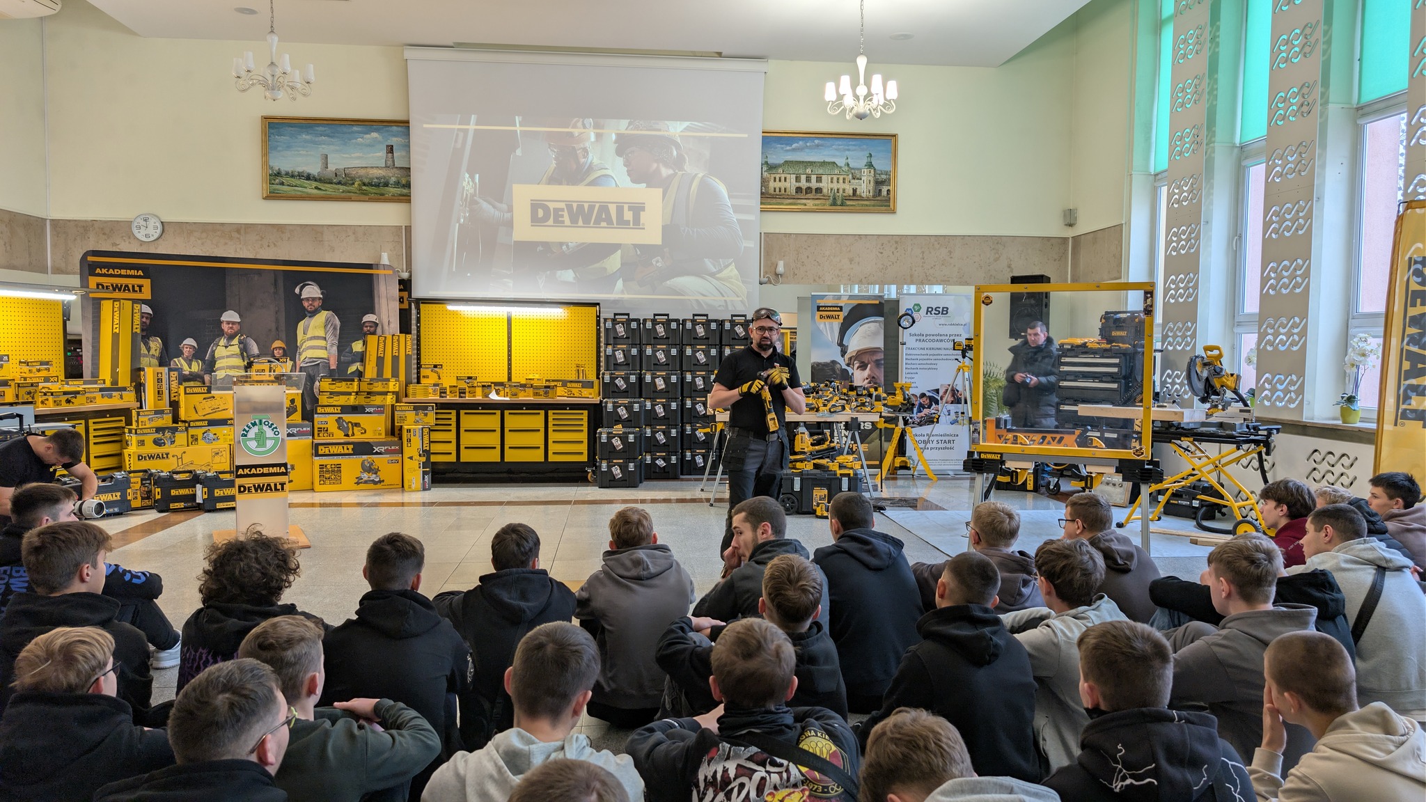 Uroczyste otwarcie Akademii DeWALT w Rzemieślniczej Szkole Branżowej 